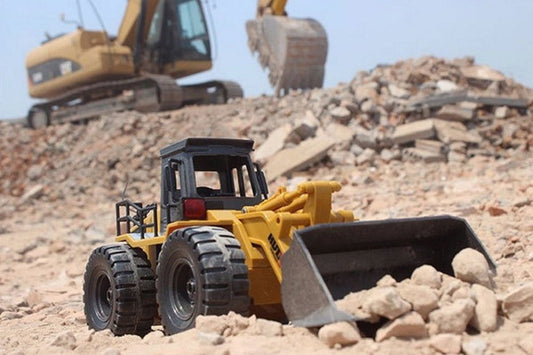 CY1520  HUINA 2.4G 6CH RC BULLDOZER W/DIE CAST BUCKET